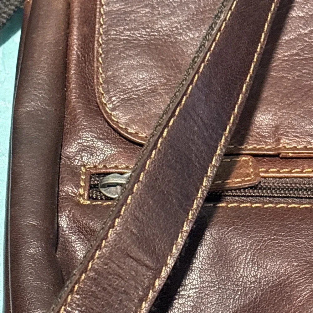 Jack Georges Leather Crossbody Bag Brown‎ Pockets Purse Adjustable Strap